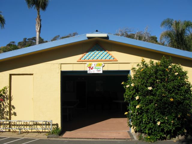 Seabreeze Holiday Park - Tathra Beach: Games area and camp kitchen