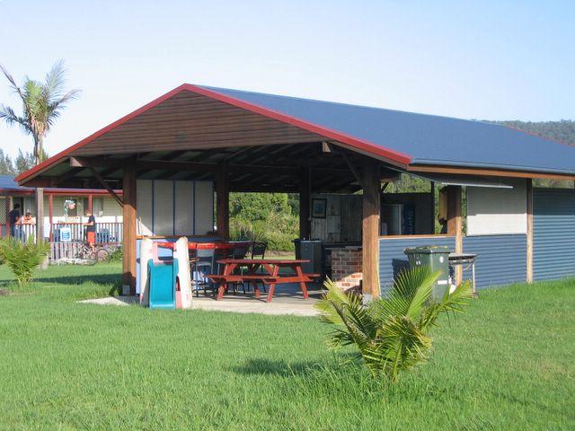 Stoney Park Water Sports & Recreation - Telegraph Point: Camp kitchen and BBQ area