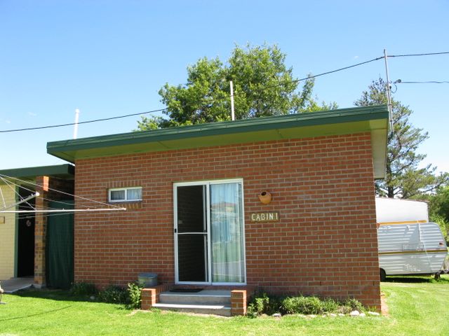 Craigs Caravan Park - Tenterfield: Cottage accommodation ideal for families, couples and singles