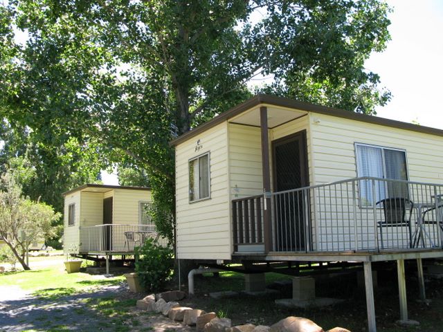 Tenterfield Lodge Caravan Park - Tenterfield: Cottage accommodation ideal for families, couples and singles
