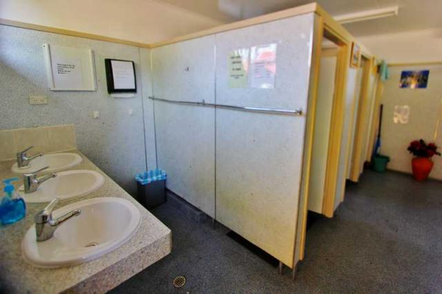 Tenterfield Lodge Caravan Park - Tenterfield: Super clean and fresh toilets and showers.
