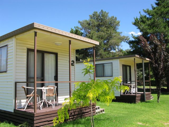 Seven Knights Caravan Park - Tenterfield: Cottage accommodation ideal for families, couples and singles