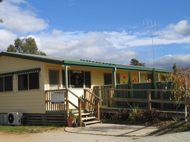 Tocumwal Tourist Park - Tocumwal: Reception and office