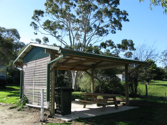 Toora Tourist Park - Toora: BBQ area with rural views