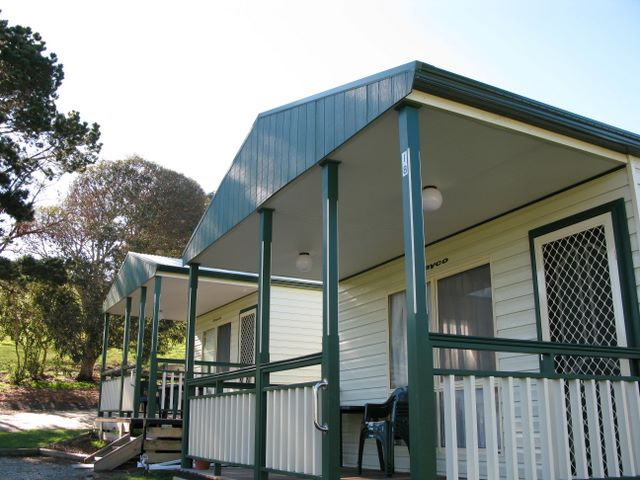 Toora Tourist Park - Toora: Cottage accommodation ideal for families, couples and singles