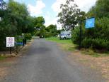 Tooraweenah Caravan Park - Tooraweenah: Entrance showing sealed road throughout park
