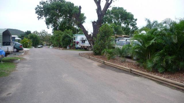 Townsville Bush Oasis Caravan Park - Townsville: Permanent sites as you enter