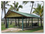 Bohle Coconut Glen Van Park - Townsville: Camp kitchen and BBQ area