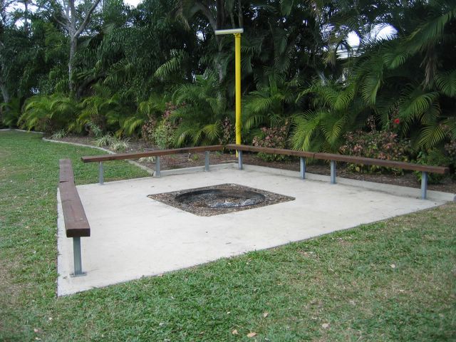 Coral Coast Tourist Park - Townsville: Outside BBQ area ideal for groups