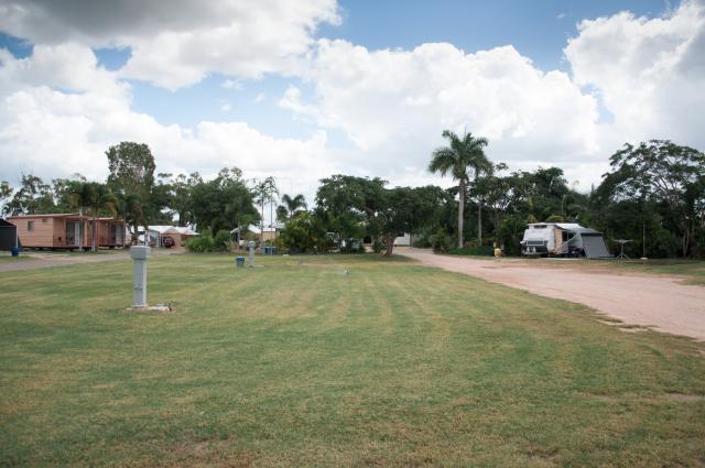 Range Caravan Park - Townsville: Grass and slab sites
