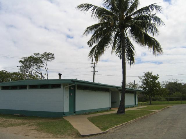 Rowes Bay Caravan Park - Townsville: Amenities block and laundry