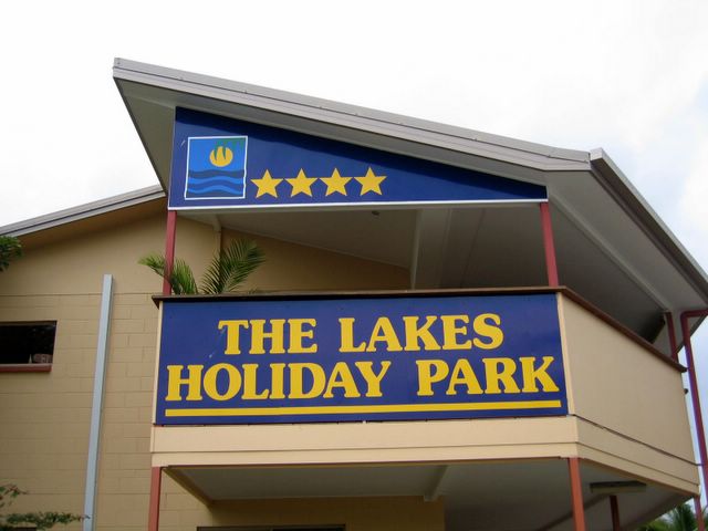 The Lakes Holiday Park - Townsville: The Lakes Holiday Park welcome sign