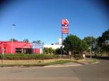The Lakes Holiday Park - Townsville: Close to several eateries including 