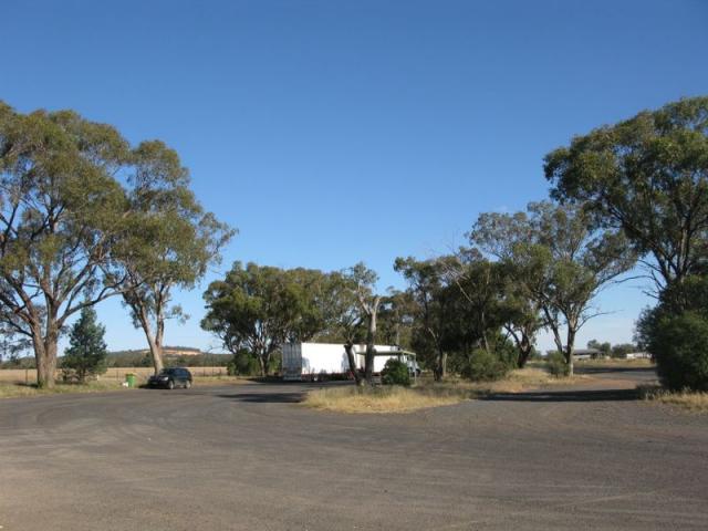 Lyndabale Rest Area - Peak Hill: Overview of the rest area. 