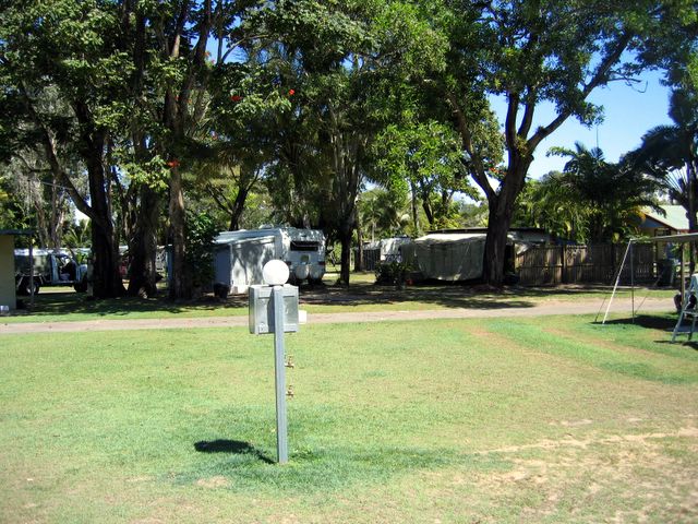 Googarra Beach Caravan Park - Tully Heads: Powered sites for caravans