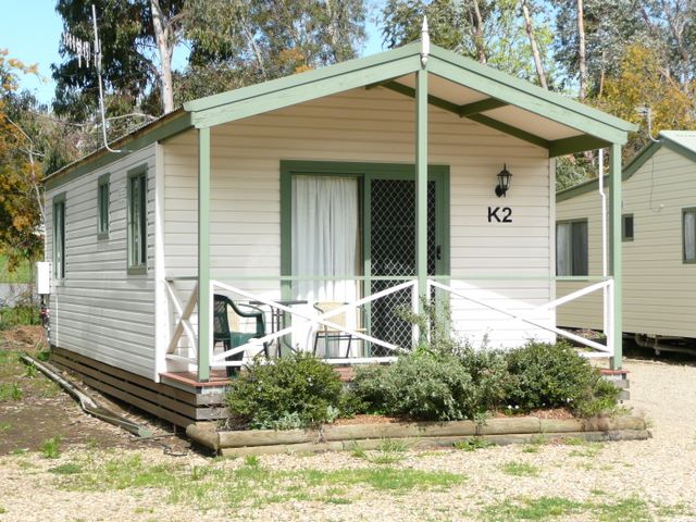 Tumbarumba Creek Caravan Park - Tumbarumba: Cottage accommodation, ideal for families, couples and singles