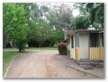 Blowering Holiday Park - Tumut: Gravel roads within the park
