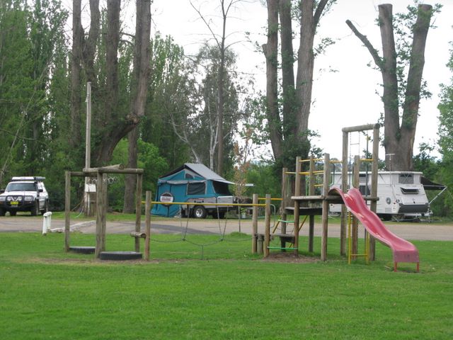 Riverglade Caravan Park  - Tumut: Playground for children.