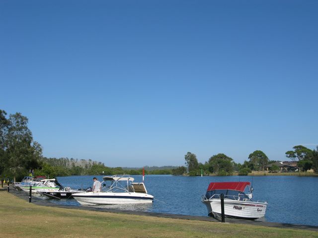 Great Lakes Holiday Park - Tuncurry: Magnificent lake views from the cottages
