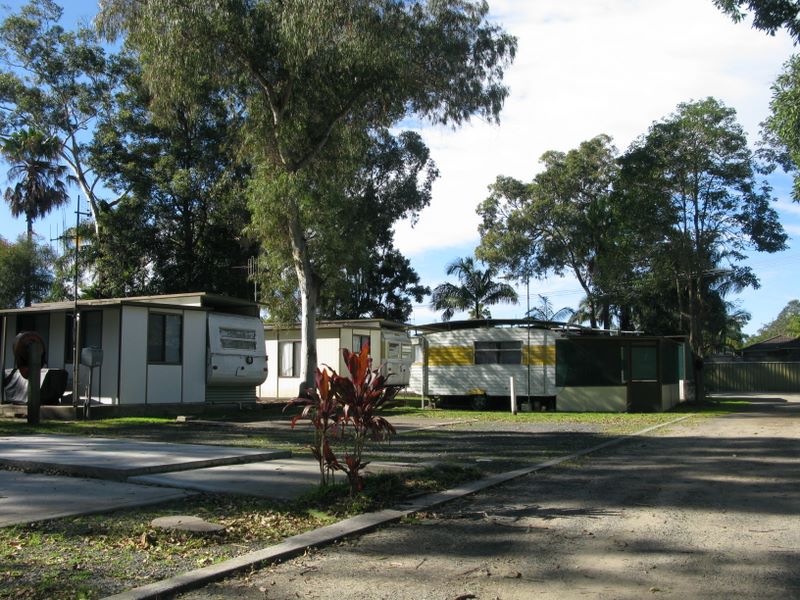 Twin Dolphins Holiday Park - Tuncurry: Powered sites for caravans