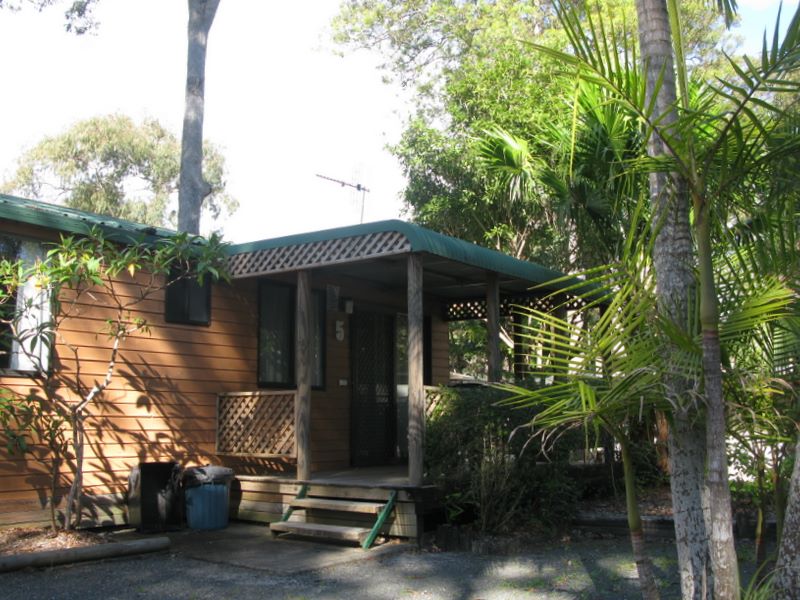 Twin Dolphins Holiday Park - Tuncurry: Cottage accommodation, ideal for families, couples and singles