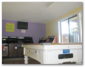 Twin Dolphins Holiday Park - Tuncurry: Games room near reception