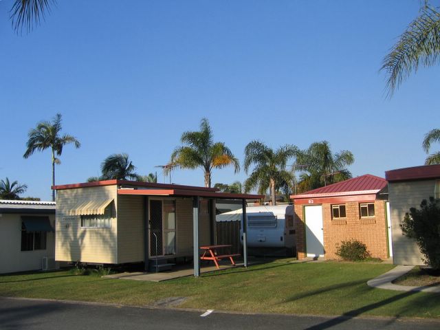 Pyramid Holiday Park - Tweed Heads: Cottage accommodation ideal for families, couples and singles with ensuite