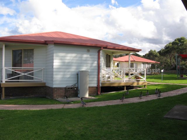 Ulladulla Holiday Village - Ulladulla: Cottage accommodation, ideal for families, couples and singles