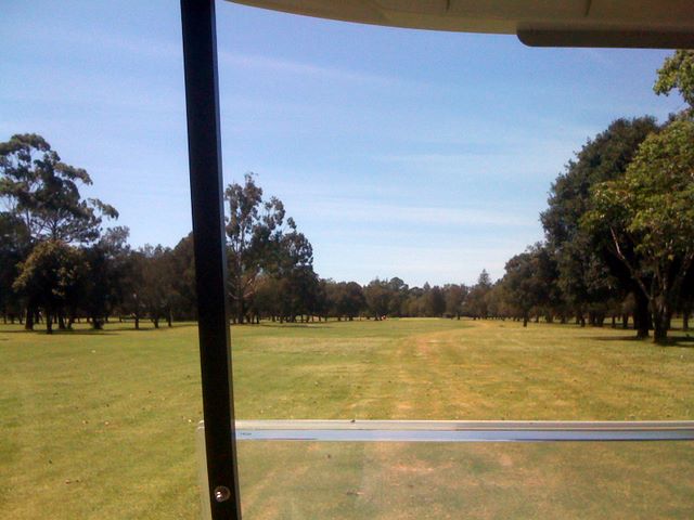 Urunga Golf and Sports Club - Urunga: Approach to the green on Hole 4