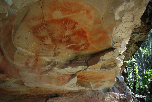 Takarakka Bush Resort - Via Rolleston: Fantastic examples of aboriginal rock art