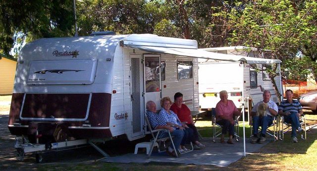 Victor Harbor Holiday & Cabin Park - Victor Harbor: Happy campers enjoying the park