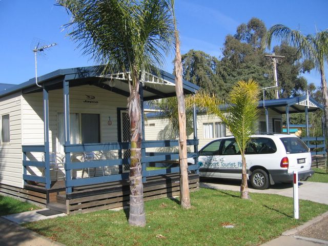 Airport Tourist Park - Wagga Wagga: Cottage accommodation ideal for families, couples and singles