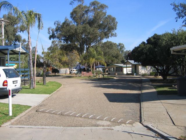 Airport Tourist Park - Wagga Wagga: Good paved roads throughout the park