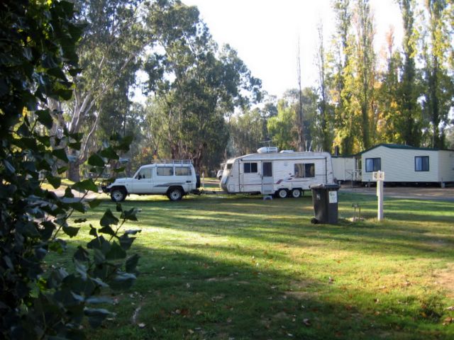 Wagga Wagga Beach Caravan Park - Wagga Wagga: Drive through powered sites for caravans