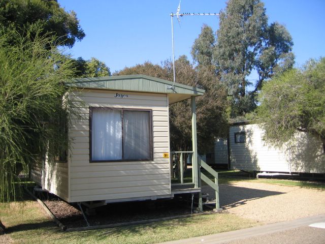 Easts Riverview Holiday Park - Wagga Wagga: Cottage accommodation ideal for families, couples and singles