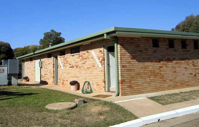 Easts Riverview Holiday Park - Wagga Wagga: Amenities block and laundry