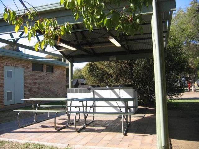 Easts Riverview Holiday Park - Wagga Wagga: BBQ area