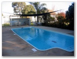 Horseshoe Motor Village Caravan Park - Wagga Wagga: Swimming pool