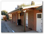 Horseshoe Motor Village Caravan Park - Wagga Wagga: Amenities block and laundry