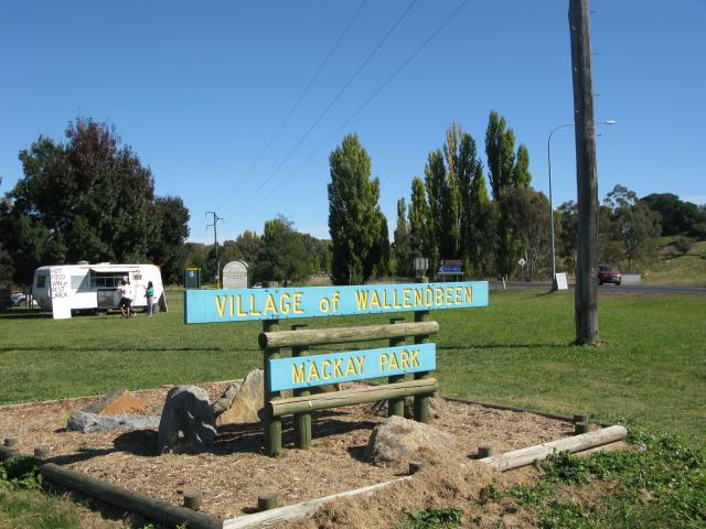 Mackay Park - Wallendbeen: Mackay Park welcome sign