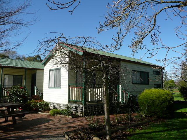 Warragul Gardens Holiday Park & Retirement Village - Warragul: Cottage accommodation ideal for families, couples and singles