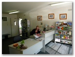 Warragul Gardens Holiday Park & Retirement Village - Warragul: Office with friendly receptionist