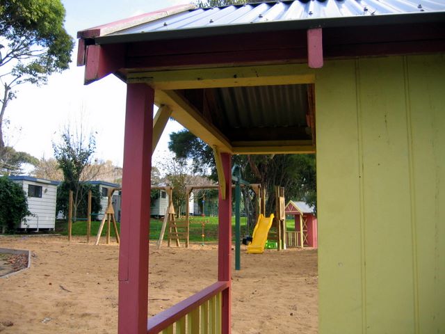 Warrnambool Holiday Park - Historic Photos from 2006 - Warrnambool: Playground for children with cubby houses