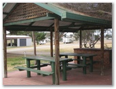 Kahlers Oasis Caravan Park - Warwick: Sheltered outdoor BBQ