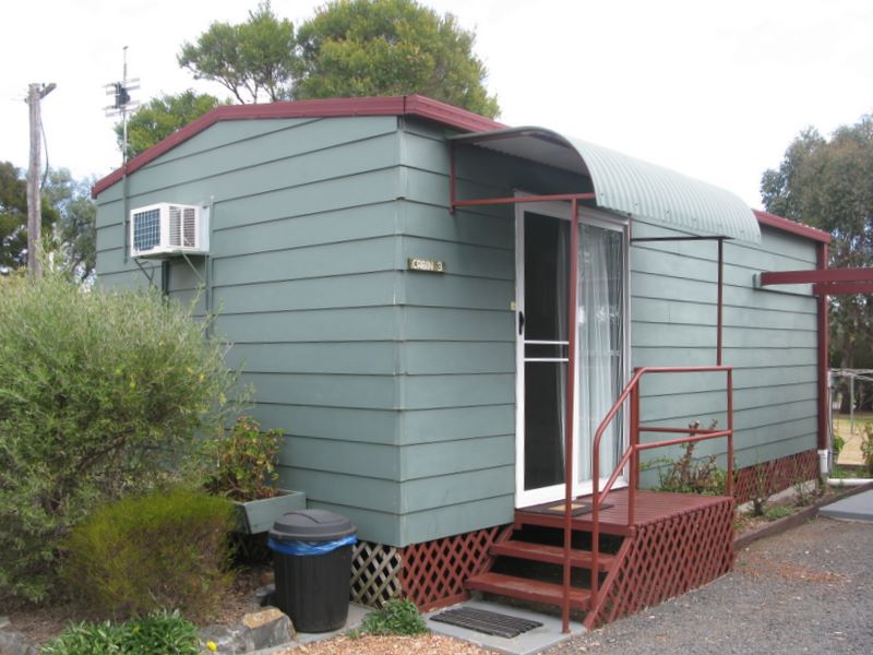 Rose City Caravan Park - Warwick: Cottage accommodation, ideal for families, couples and singles