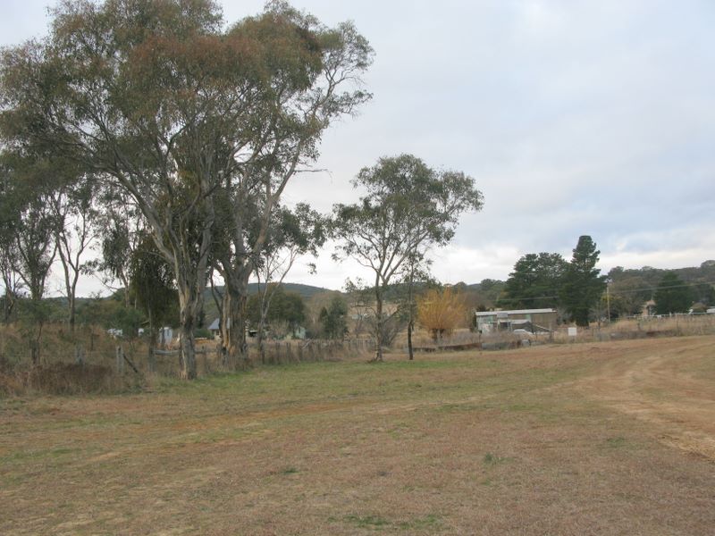 Wattle Flat Picnic and Camping Area - Wattle Flat: Parking area - lots of space