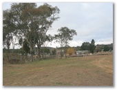Wattle Flat Picnic and Camping Area - Wattle Flat: Parking area - lots of space