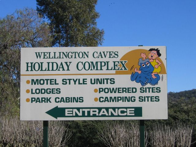 Wellington Caves Holiday Complex & Caravan Park - Wellington: Welcome sign
