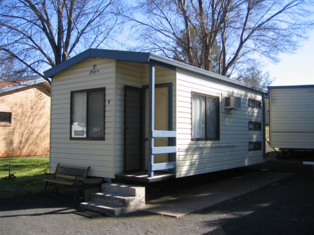 Wellington Riverside Caravan Park - Wellington: Cottage accommodation ideal for families, couples and singles