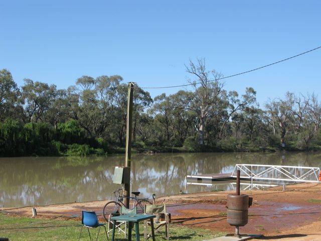 Willow Bend Caravan Park - Wentworth: Powered sites for caravans with river views